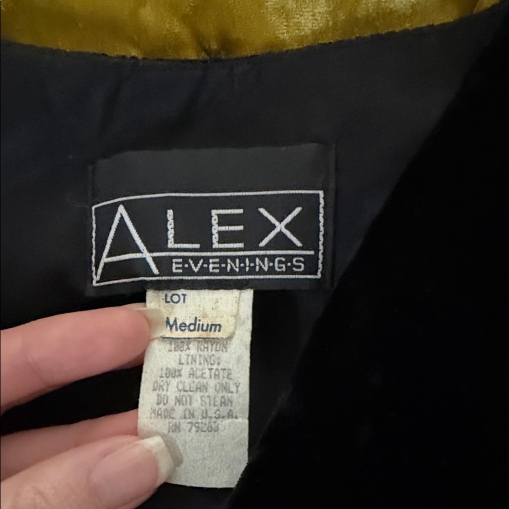 ✨Vintage Alex Evenings Velvet beaded jacket✨ - Picture 3 of 3